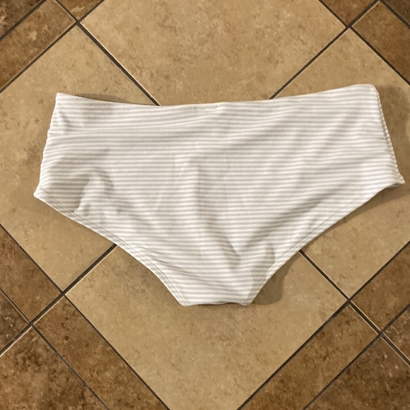 Brynn & Brooke bikini bottoms - Picture 3 of 5